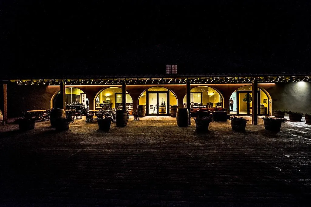 Buil & Gine Wine Hotel Гратальопс